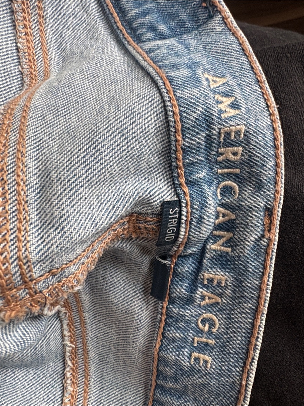 American Eagle Light Blue Denim Jeans with Contrast Stitching - Picture 4 of 5